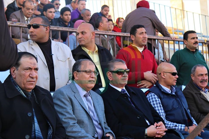 بالصور.. محافظ كفر الشيخ  يكافئ الفريق الكروي بعد فوزه على الأوليمبى «بأحادية نظيفة» 