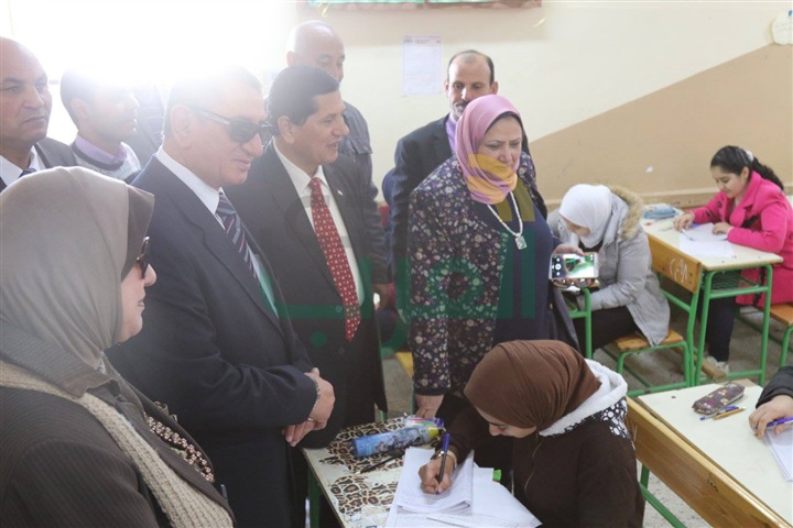 بالصور.. محافظ كفرالشيخ داخل اللجان لمتابعة امتحانات الإعدادية