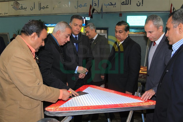 وزير النقل في جولة تفقدية لمصنع العلامات الإرشادية بالهيئة العامة للطرق والكباري وزير النقل في جولة تفقدية لمصنع العلامات الإرشادية بالهيئة العامة للطرق والكباري
