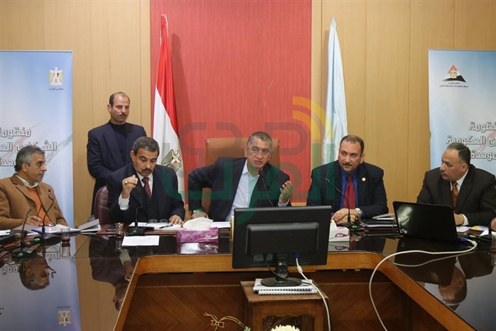 محافظ كفرالشيخ ووفد مجلس الوزراء يبحثان منظومة الشكاوى الحكومية الموحدة
