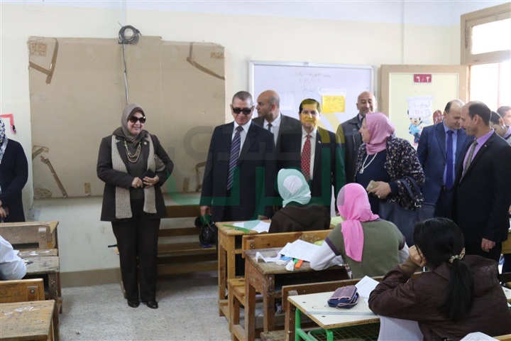 بالصور.. محافظ كفرالشيخ داخل اللجان لمتابعة امتحانات الإعدادية