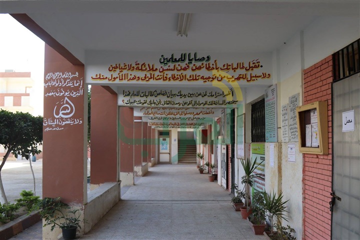 بالصور.. محافظ كفرالشيخ داخل اللجان لمتابعة امتحانات الإعدادية