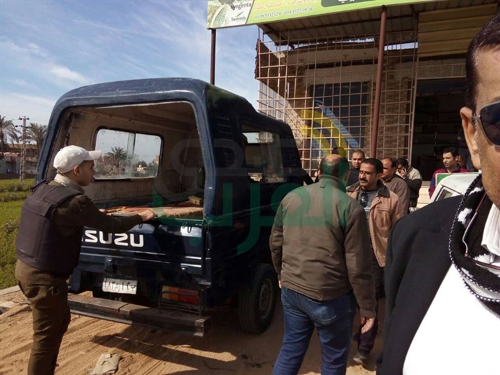 محافظ الشرقية يصدر قراراً بالغلق الإداري لعدد "20" محل بيع لإدارتها بدون ترخيص