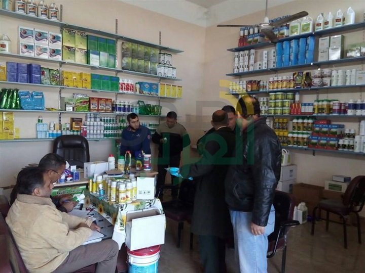 محافظ الشرقية يصدر قراراً بالغلق الإداري لعدد "20" محل بيع لإدارتها بدون ترخيص