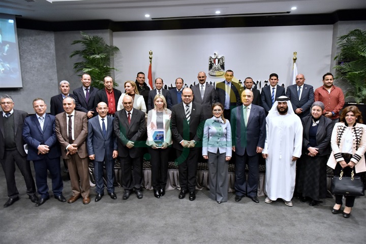 بحضور محافظ مطروح ووزيرى التنمية المحلية والإستثمار.. توقيع ثلاث عقود إستثمارية لمحافظة مطروح