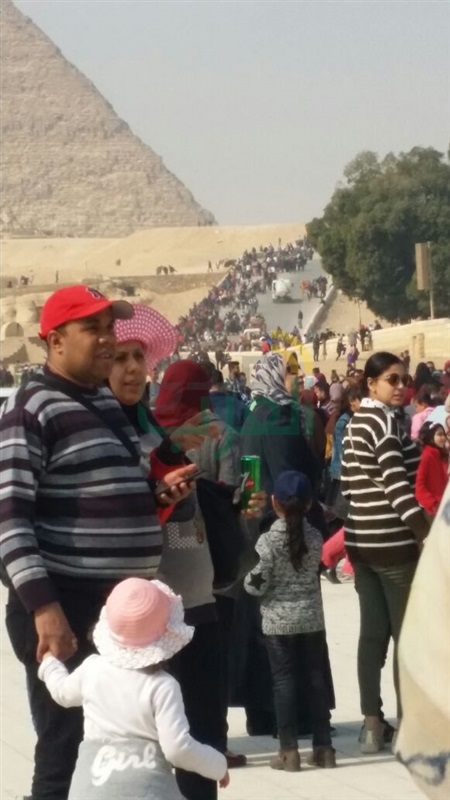 بالصور.. فى ختام إجازة نصف العام.. 30 ألف زائر فى حماية شرطة السياحة بالمنطقة الآثرية