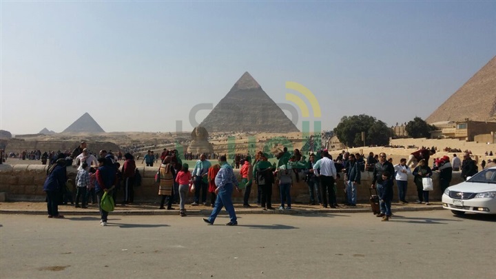 بالصور.. فى ختام إجازة نصف العام.. 30 ألف زائر فى حماية شرطة السياحة بالمنطقة الآثرية
