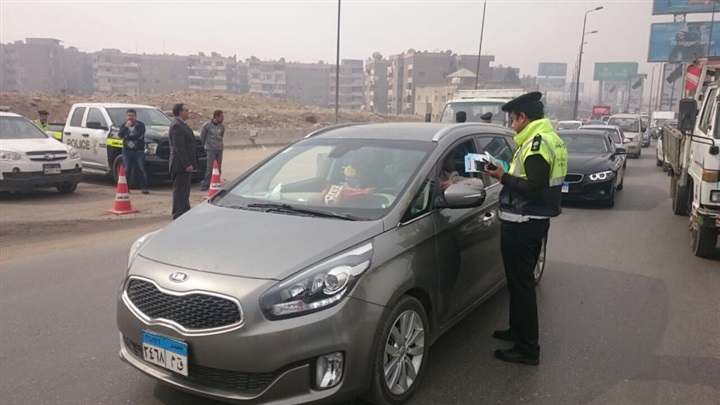 بالصور.. المرور تواصل حملات "مسافة أمان" لتوعية المواطنين من حوادث الطرق