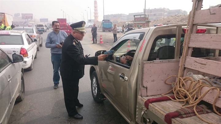 بالصور.. المرور تواصل حملات "مسافة أمان" لتوعية المواطنين من حوادث الطرق