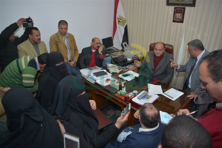 محافظ مطروح ينهي أزمة عدم صرف المقررات التموينية التي كان يعاني منها أكثر من 3 آلاف أسرة