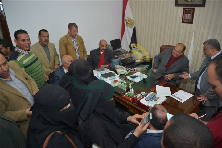 محافظ مطروح ينهي أزمة عدم صرف المقررات التموينية التي كان يعاني منها أكثر من 3 آلاف أسرة