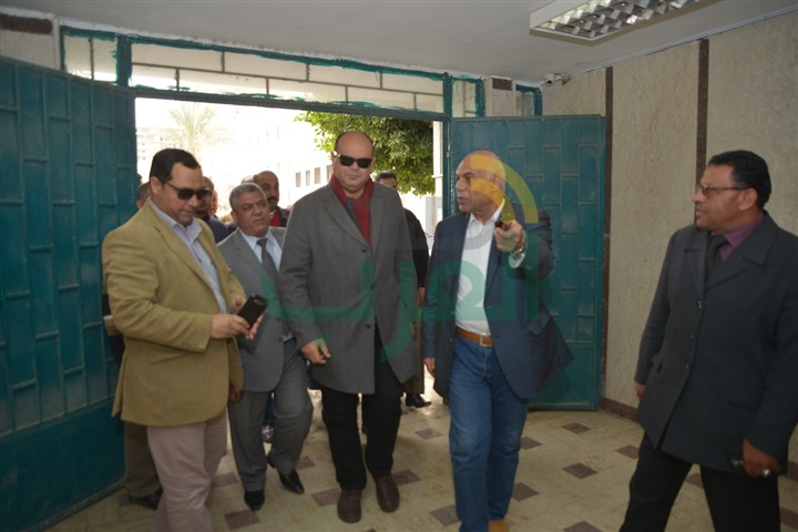 محافظ مطروح ينهي أزمة عدم صرف المقررات التموينية التي كان يعاني منها أكثر من 3 آلاف أسرة