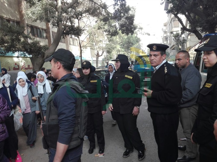 بالصور.. حملات مكثفة لمكافحة العنف ضد المرأة لردع المتحرشين أمام المدارس