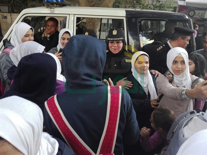 بالصور.. حملات مكثفة لمكافحة العنف ضد المرأة لردع المتحرشين أمام المدارس