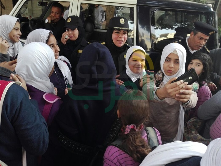 بالصور.. حملات مكثفة لمكافحة العنف ضد المرأة لردع المتحرشين أمام المدارس