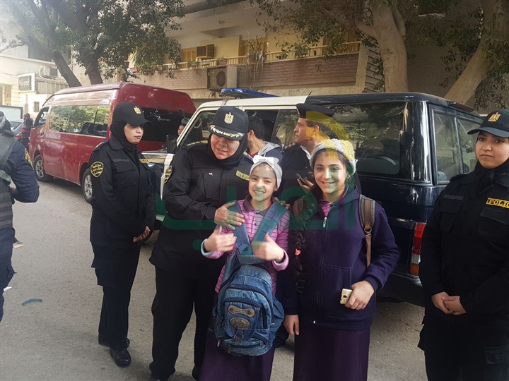 بالصور.. حملات مكثفة لمكافحة العنف ضد المرأة لردع المتحرشين أمام المدارس