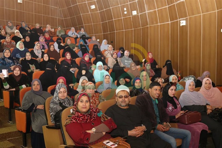بالصور.. محافظ كفر الشيخ يشارك فعاليات مؤتمر "صوتك لمصر بكرة"