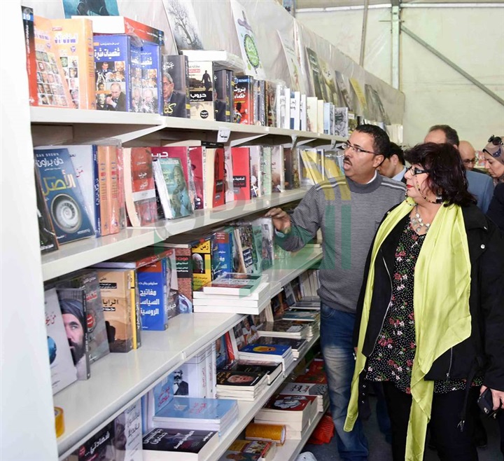 وزير الثقافة تتفقد معرض الكتاب وتشيد بالإقبال الجماهيري وزير الثقافة تتفقد معرض الكتاب وتشيد بالإقبال الجماهيري