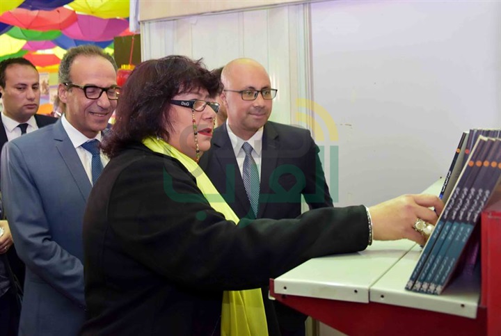 وزير الثقافة تتفقد معرض الكتاب وتشيد بالإقبال الجماهيري وزير الثقافة تتفقد معرض الكتاب وتشيد بالإقبال الجماهيري