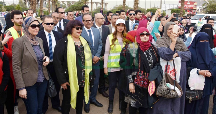 وزير الثقافة تتفقد معرض الكتاب وتشيد بالإقبال الجماهيري وزير الثقافة تتفقد معرض الكتاب وتشيد بالإقبال الجماهيري