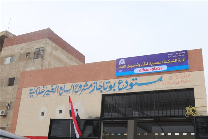 بالفيديو.. محافظ كفر الشيخ يفتتح مستودع الغاز بسعة 900 إسطوانة شهريًا