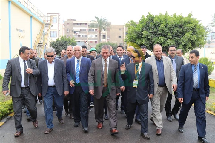 بالصور.. محافظ كفر الشيخ ورئيس مجلس إدارة شركة مياه الشرب يفتتحان الخط الساخن وخدمة العملاء 