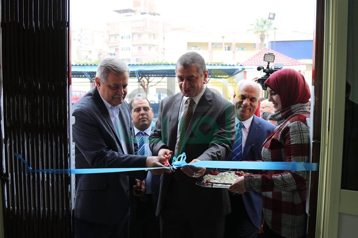 بالصور.. محافظ كفر الشيخ ورئيس مجلس إدارة شركة مياه الشرب يفتتحان الخط الساخن وخدمة العملاء 