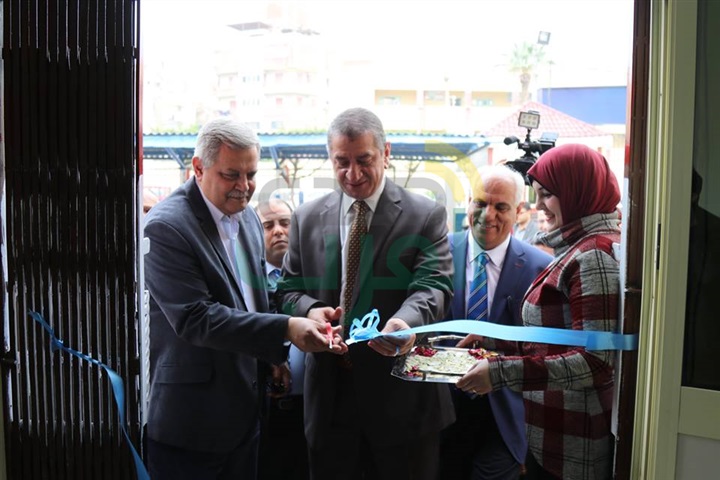 بالصور.. محافظ كفر الشيخ ورئيس مجلس إدارة شركة مياه الشرب يفتتحان الخط الساخن وخدمة العملاء 
