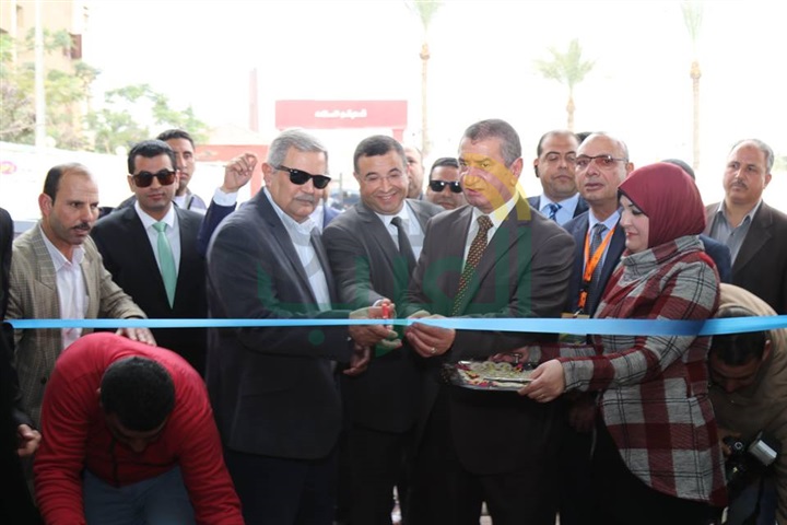 بالصور.. محافظ كفر الشيخ ورئيس مجلس إدارة شركة مياه الشرب يفتتحان الخط الساخن وخدمة العملاء 