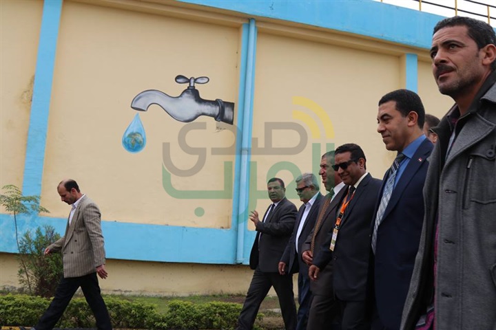 بالصور.. محافظ كفر الشيخ ورئيس مجلس إدارة شركة مياه الشرب يفتتحان الخط الساخن وخدمة العملاء 