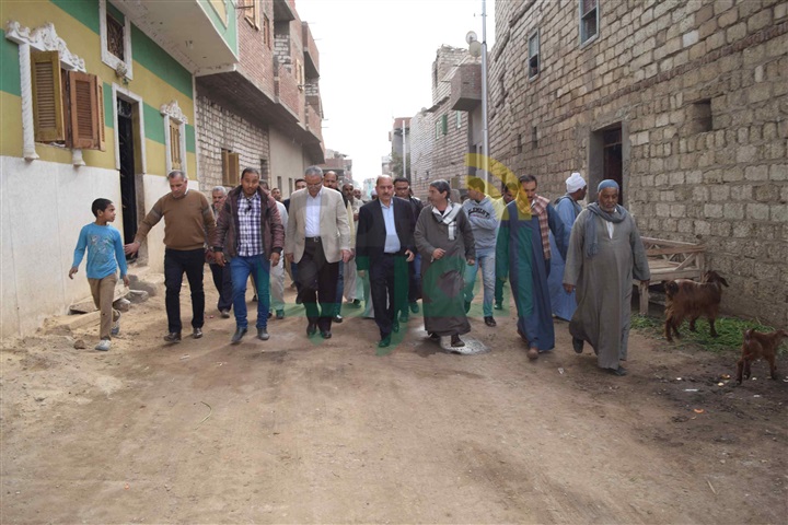 تشكيل لجنة هندسية وفنية لمعاينة طريق بالمنيا تمهيدًا لرصفه