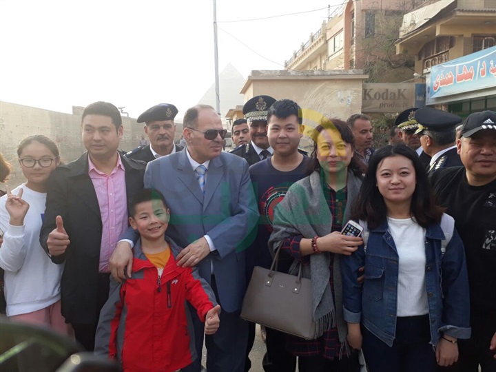  مدير أمن الجيزة يواصل حملاته على المنطقة الآثرية.. والسائحون: نشعر بالأمن والأمان فى مصر