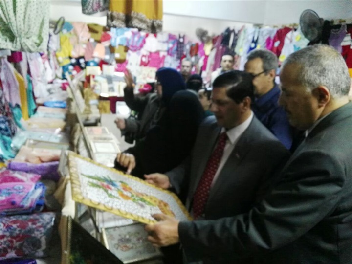 بالصور.. معرض لبيع منتجات طلاب التعليم الفني بكفر الشيخ