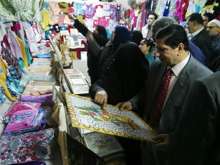 بالصور.. معرض لبيع منتجات طلاب التعليم الفني بكفر الشيخ