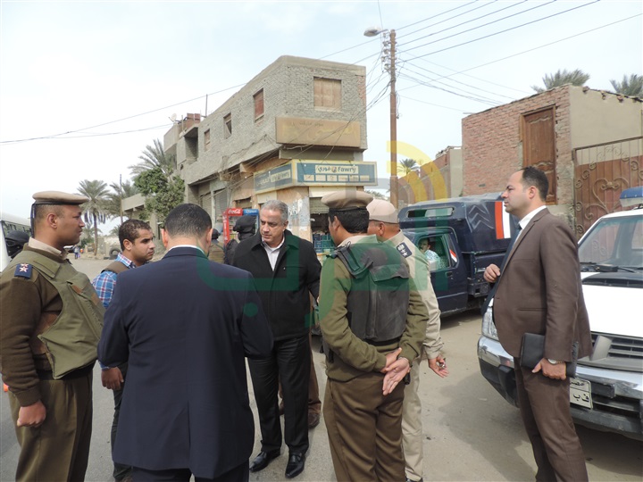 مدير أمن الفيوم يفاجئ الخدمات الأمنية ويطالب القوات بالتصدى بمنتهى الحسم للخارجين عن القانون