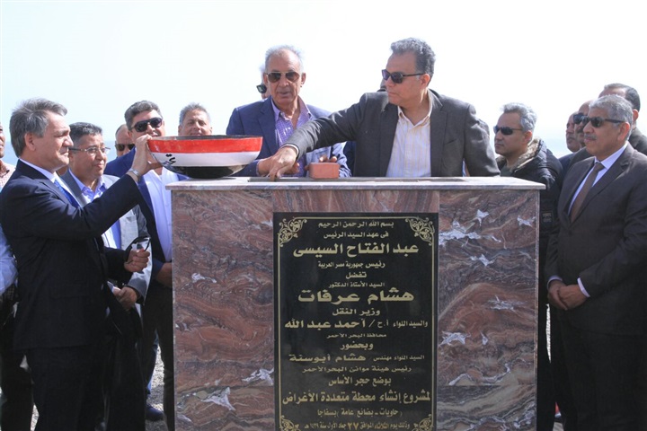 وزير النقل يفتتح محطة انتظار ركاب بمدينة سفاجا