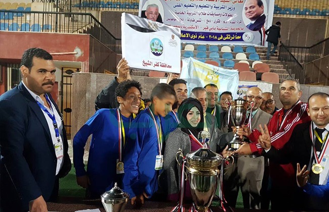 بالصور.. وكيل تعليم كفر الشيخ يكرم الفائزين ببطولة الجمهورية للصديق الموهوب لكرة القدم