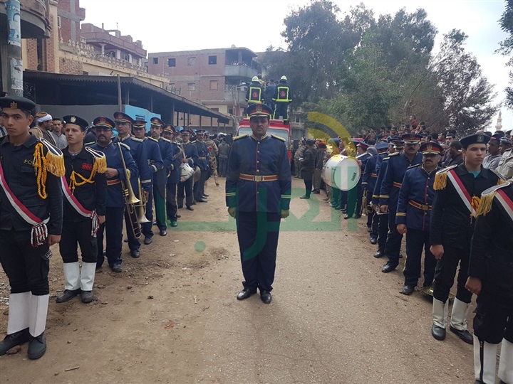 مدير أمن القليوبية يشارك فى تشييع جنازة شهيد العملية الشاملة بسيناء