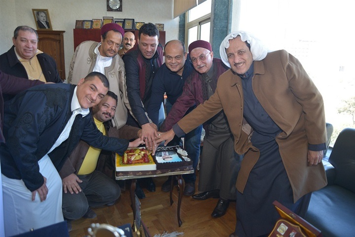 عمد ومشايخ مطروح يقدمون التهنئة للمحافظ بمناسبة مرور العام الثالث على توليه مسؤولية المحافظة 