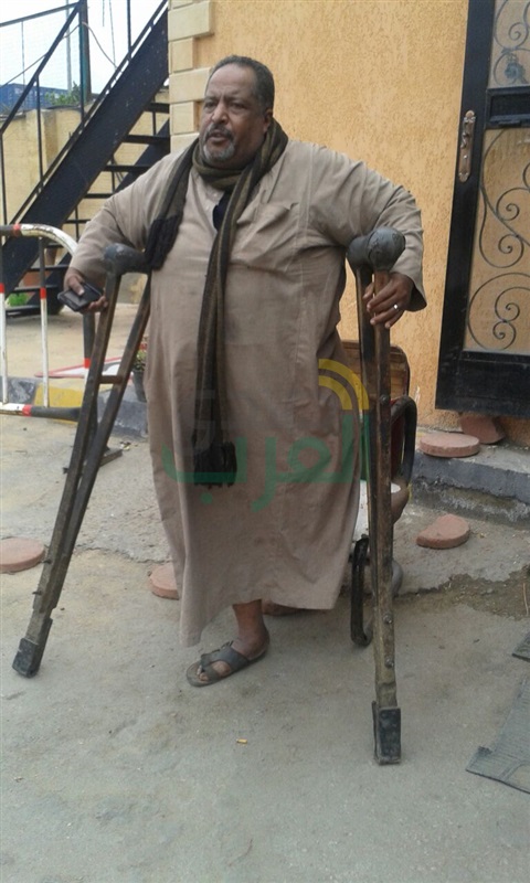 بالصور.. ضبط سائق يقود ميكروباص بـ«رجل واحدة»