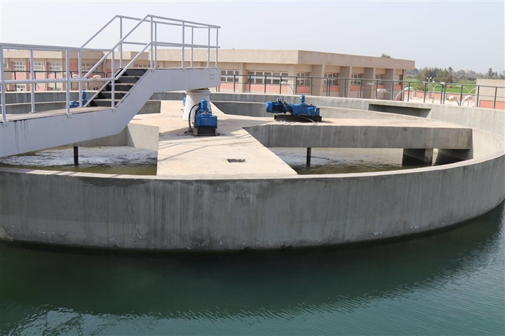 بالصور.. محافظ كفر الشيخ يطلق إشارة بدء تشغيل محطة مياه "عزيز" بقلين تجريبيًا 