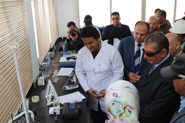 بالصور.. محافظ كفر الشيخ يطلق إشارة بدء تشغيل محطة مياه "عزيز" بقلين تجريبيًا 