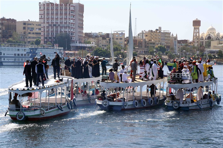 موكب نيلي لـ7 دول من 3 قارات في مهرجان أسوان الدولي للثقافة والفنون موكب نيلي لـ7 دول من 3 قارات في مهرجان أسوان الدولي للثقافة والفنون