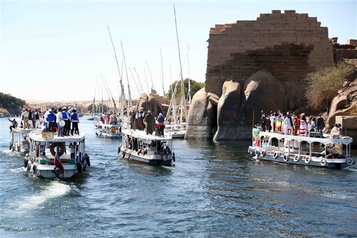 موكب نيلي لـ7 دول من 3 قارات في مهرجان أسوان الدولي للثقافة والفنون موكب نيلي لـ7 دول من 3 قارات في مهرجان أسوان الدولي للثقافة والفنون