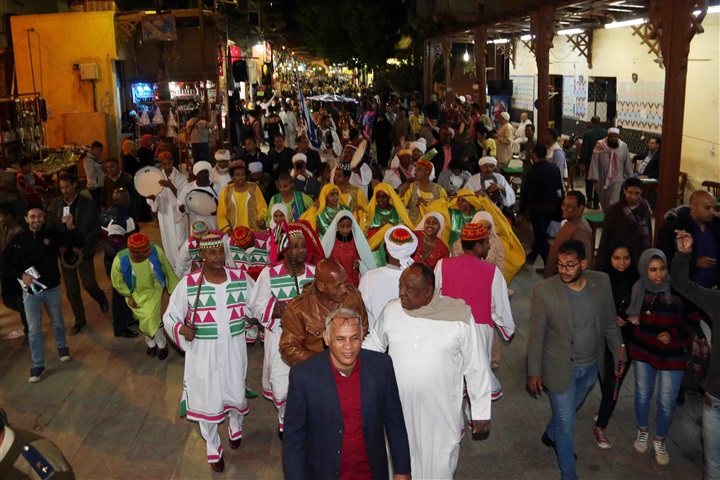 موكب نيلي لـ7 دول من 3 قارات في مهرجان أسوان الدولي للثقافة والفنون موكب نيلي لـ7 دول من 3 قارات في مهرجان أسوان الدولي للثقافة والفنون
