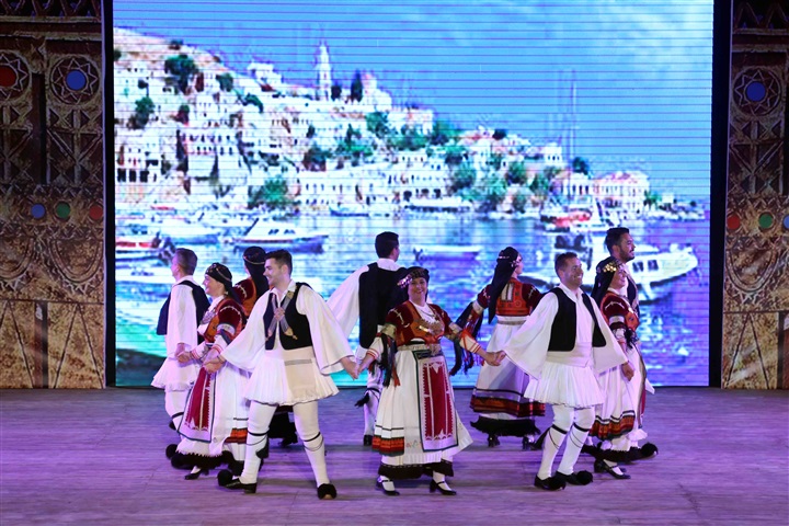 موكب نيلي لـ7 دول من 3 قارات في مهرجان أسوان الدولي للثقافة والفنون موكب نيلي لـ7 دول من 3 قارات في مهرجان أسوان الدولي للثقافة والفنون
