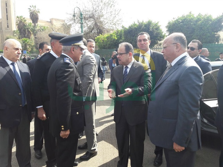بالصور.. وزير الداخلية يتفقد التمركزات الأمنية ويفاجئ قسم الجمالية