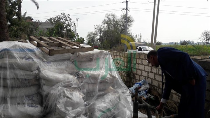 بالصور.. ضبط 235 جوال ملح فاسد وطن جبنة مجهولة المصدر بكفر الشيخ