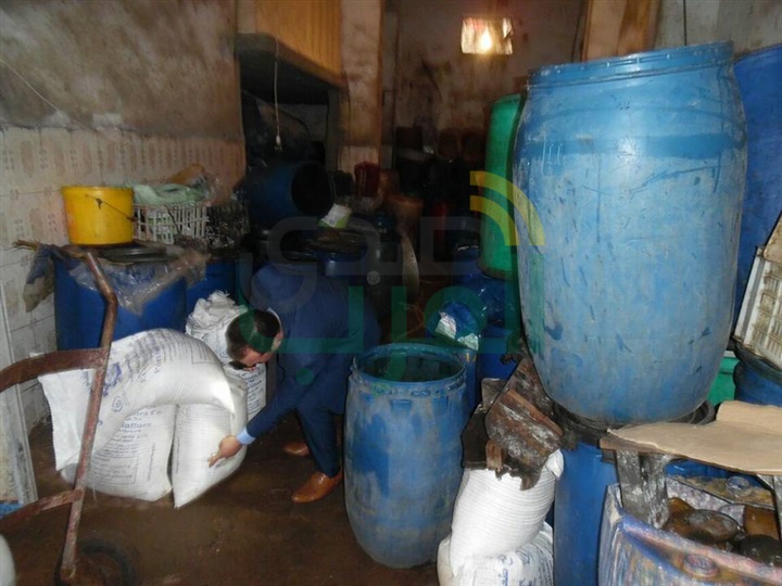 ضبط 5.5 طن "مخلالات" فاسدة بمصنع في كفر الشيخ