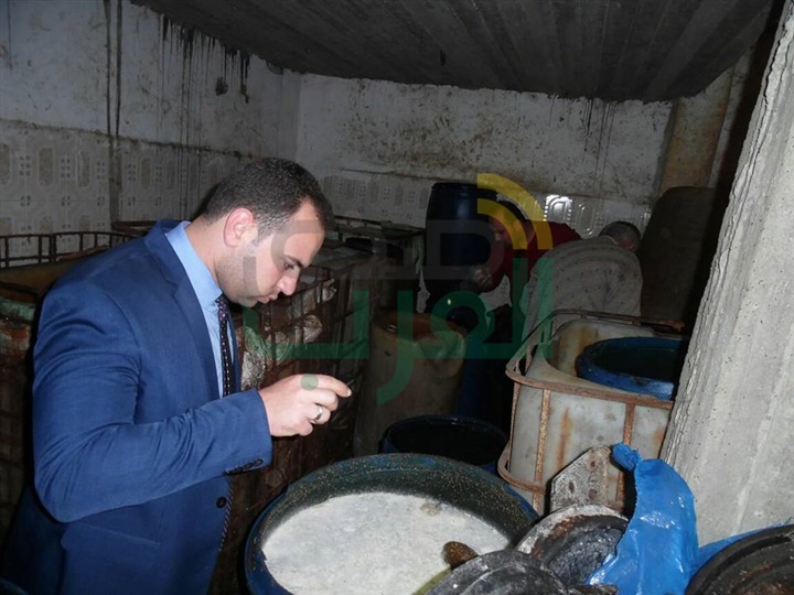 ضبط 5.5 طن "مخلالات" فاسدة بمصنع في كفر الشيخ